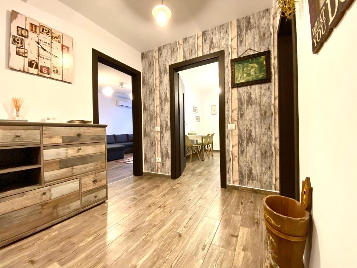 Urban Apartment *